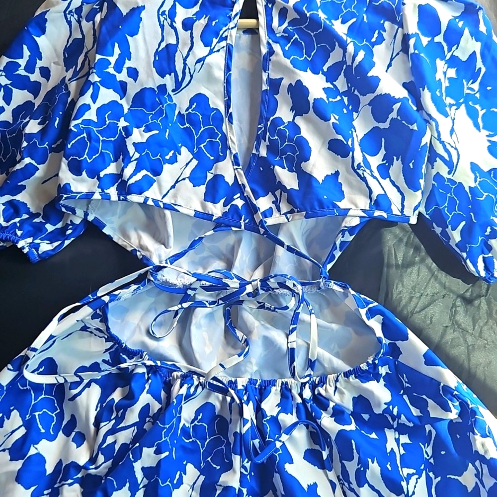 New! Vibrant blue & white puffy sleeve criss-cross open back summer dress - Picture 2 of 5